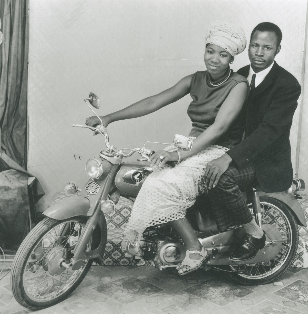 Malick Sidibé © MALICK SIDIBÉ/Throckmorton Fine Arts