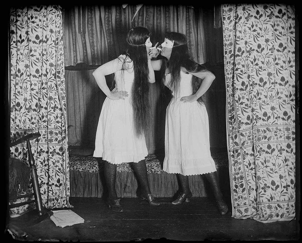 50.015.5462 Trude & I Masked, Short Skirts, August 6, 1891. Collection of Historic Richmond Town copia