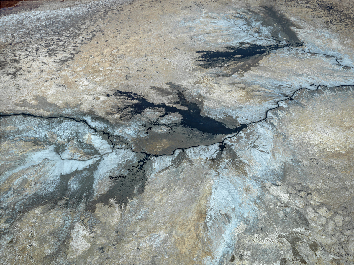 Edward Butynsky Salt Encrustations #2, Lake Magadi, Kenya, 2017 © Edward Burtynsky, courtesy Nicholas Metivier Gallery, Toronto / Flowers Gallery, London